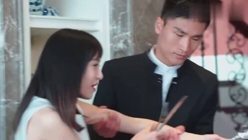 【腾讯视频】 小女仆捉弄霸道总裁被打屁屁，太逗了！