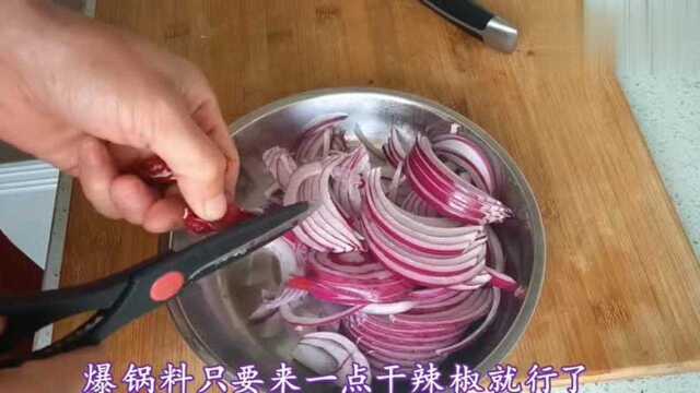 馋嘴王小闹:杏鲍菇和它一起炒,素菜有肉味儿,简单的家常菜好吃