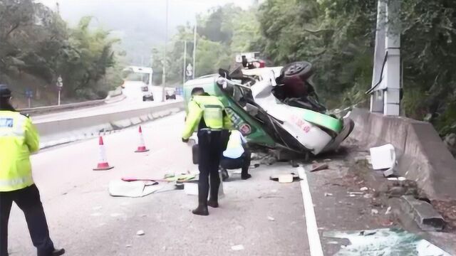 香港:小巴车失控侧翻 致1死16伤