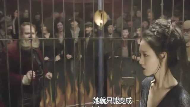 格林德沃之罪:纳吉尼突然变成巨蛇,袭击老板,克雷也打翻了怪物