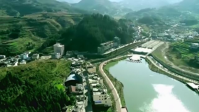 航拍中国:贵州行六盘水盘州市乐民镇全景