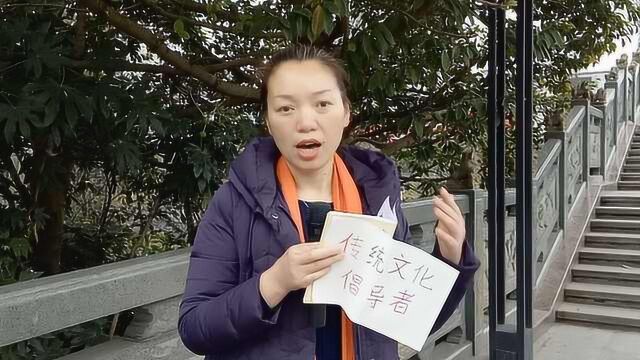 女子广场上诵读弟子规:练习普通话,宣扬传统文化