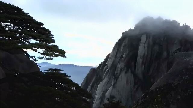 旅游简介:千峰竞秀,任他五岳归来客,一见天都也叫奇,黄山天都峰