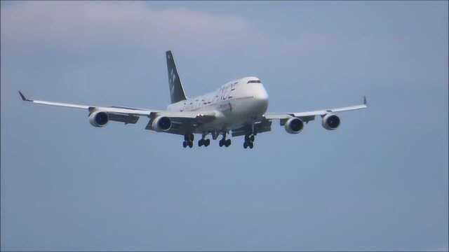 泰国曼谷航空波音7474D7 HSTGW飞机登陆巴厘岛