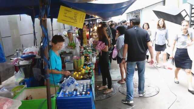 泰国旅行,实拍曼谷诗纳卡宁威洛大学——同学们最爱的小吃街