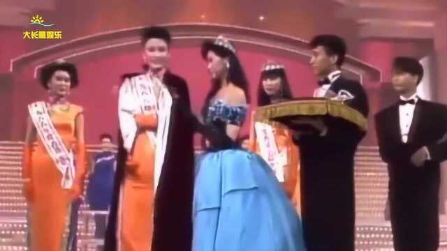 1988年李嘉欣加冕香港小姐冠军,背景有叶子楣等一众大美女