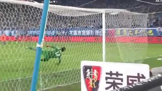 回顾:大连一方VS山东鲁能,盖坦30米外神来一脚进球,教练看懵了