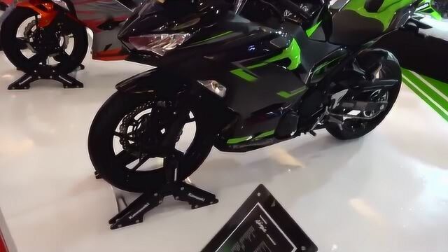 最新款川崎小忍者Ninja250实拍 这全新的设计真喜欢!