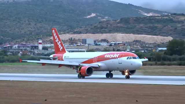 真棒反推湿着陆  易捷航空空客A320