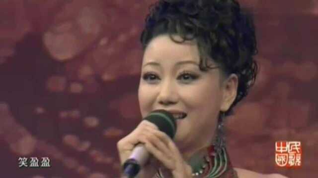 董云华献唱一曲《三杯美酒敬亲人》,歌手婉转柔情,好听极了!