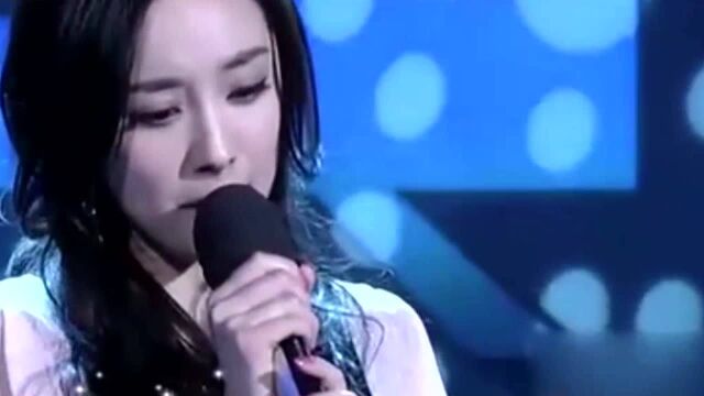 杨幂离婚后,演唱的一首《还过得去》唱得太撕心裂肺,听哭了