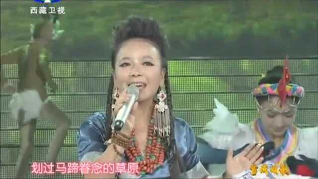 藏族美女琼雪卓玛演唱《梦中的绿洲》,声线悦耳动听