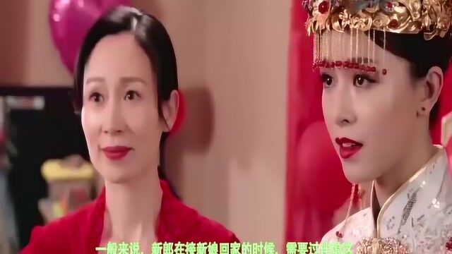 抖音“最狠伴娘”火了,看到她一条大腿后,网友:这也太过分了吧