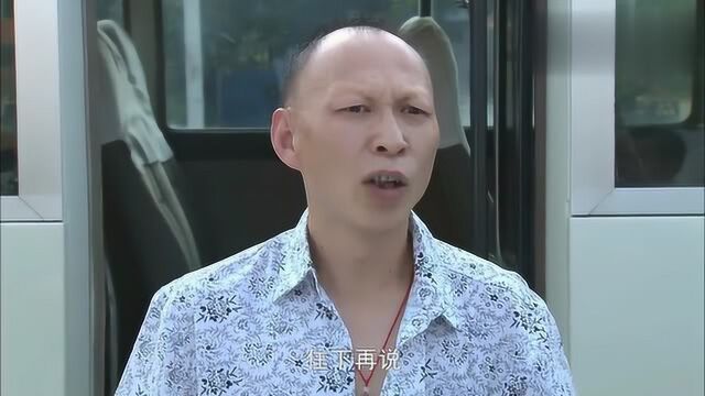 农村小伙进城打工,工厂人把他身份证给没收,说是城里的规矩