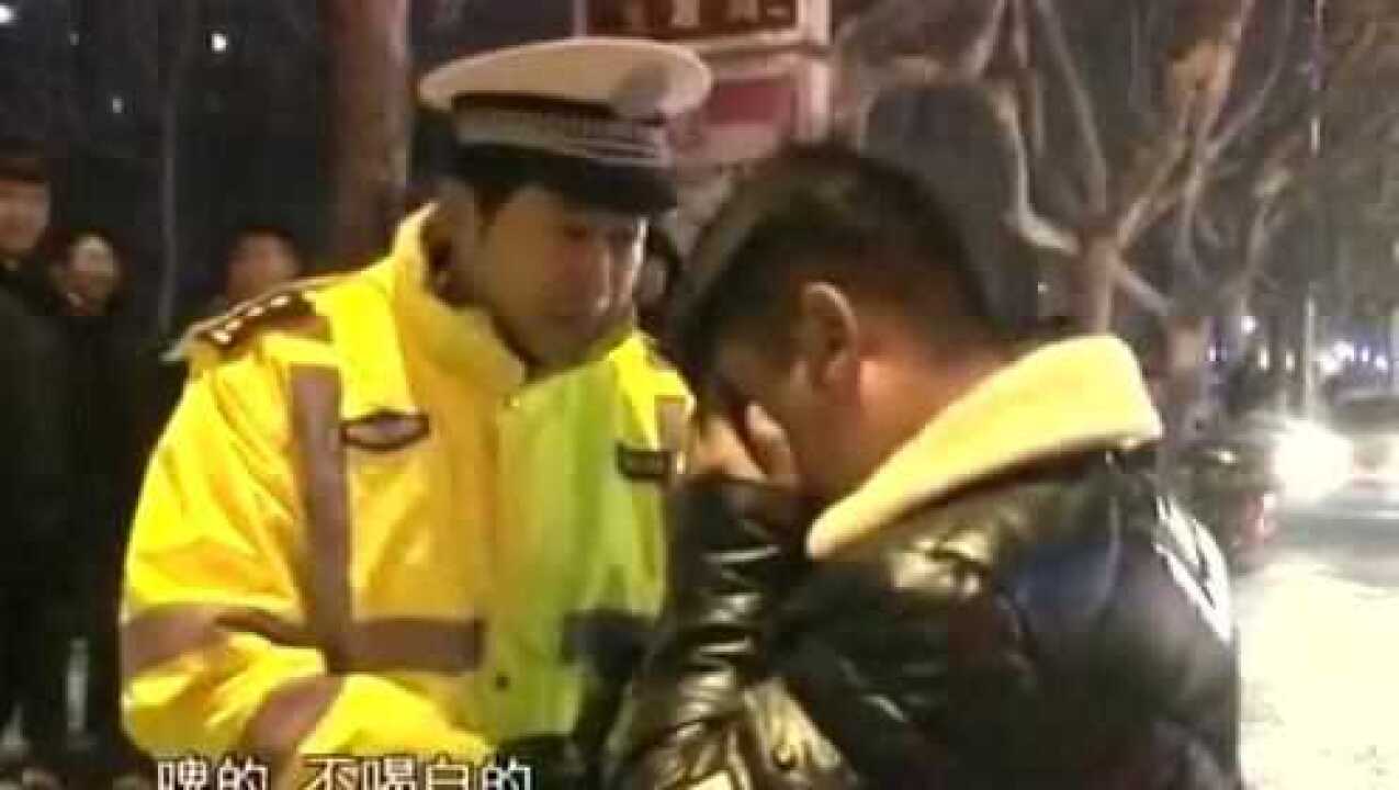 在我们山东你没酒量警察蜀黍都鄙视你看警察蜀黍嫌弃的眼神