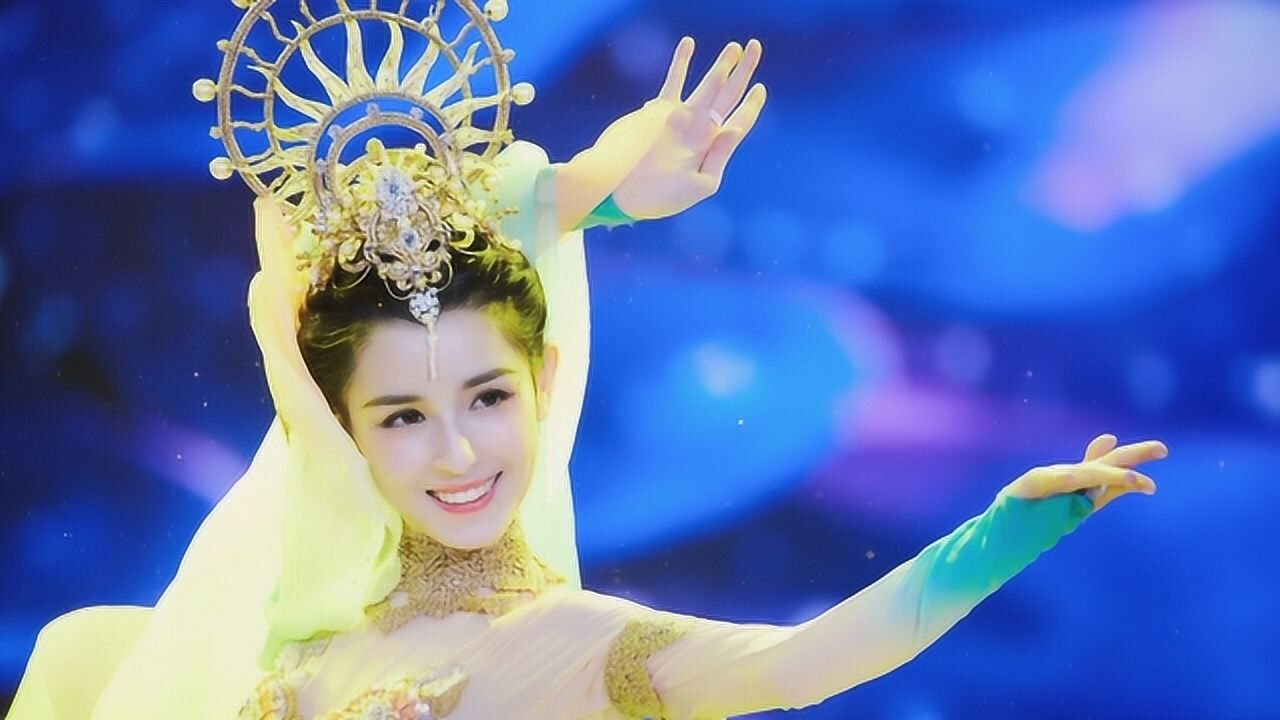 新疆美女哈妮克孜,敦煌飞天一舞成名"脚穿玉镯"又酷又飒