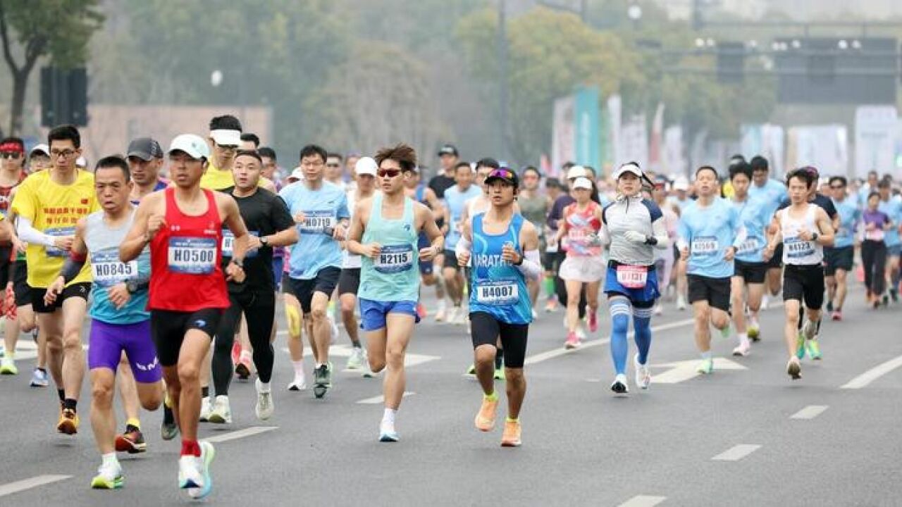 杭州万名跑友齐聚临平 跑进春天里