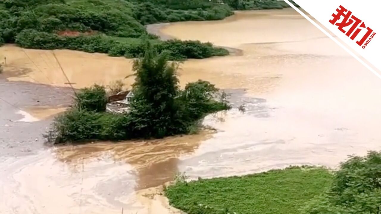 广西凤山暴雨致河水上涨,一村民去田里拿机器途中落水失联