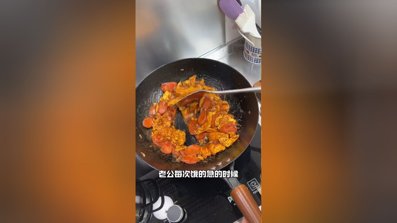 焦香的火腿肠搭配酱香的鸡蛋拌饭吃无敌了