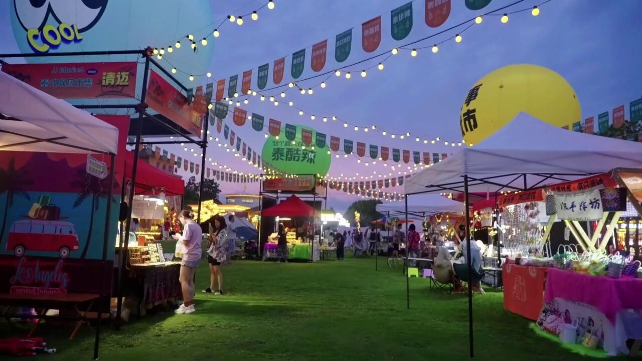 激爽夏日!市民游客在黄陂花样玩水