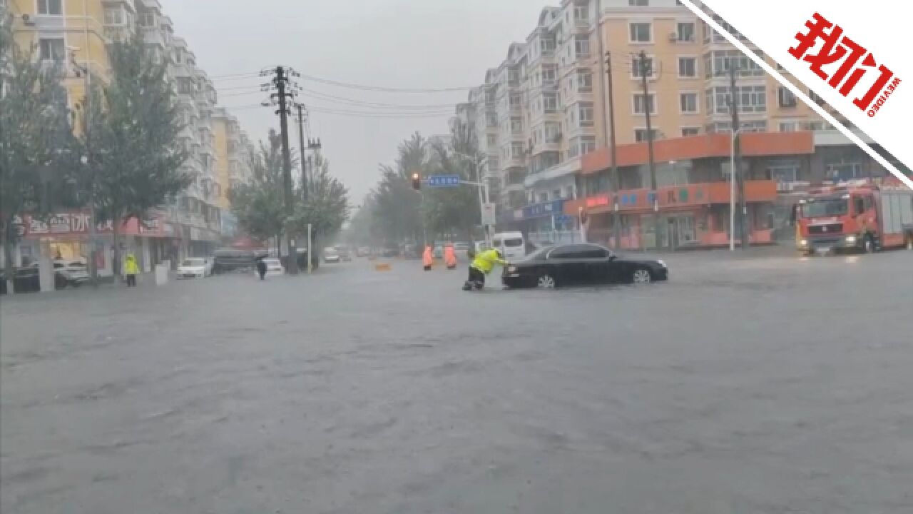 黑龙江哈尔滨遭遇强降雨:积水倒灌地下通道,低洼处水深没过自行车