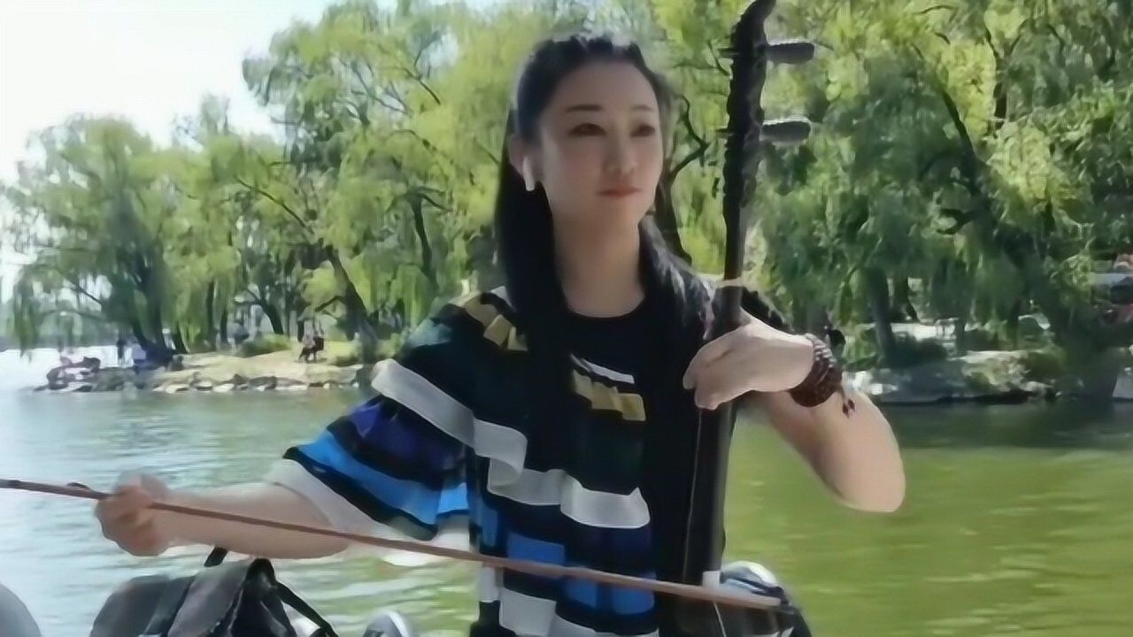乐器演奏经典老歌,美女这二胡拉的好专业一看就是高手