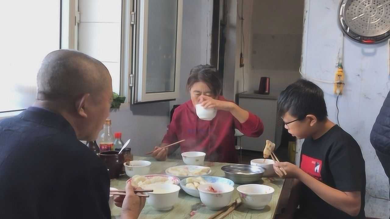 农村小飞阳清晨的上车饺子饱了胃暖了心老爸拌馅嘎香嘎香