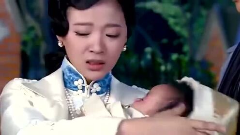 黎雪梅最终被特使给抓走，自己却把孩子抱给杜若欢