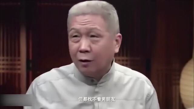 马未都:有钱人是怎么抽烟的?抽的不是烟而是时尚,表情太搞笑了