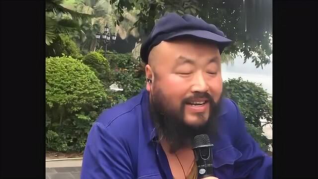 民间歌手一曲经典老歌《流浪》嗓音豪迈,歌声嘹亮,好听至极