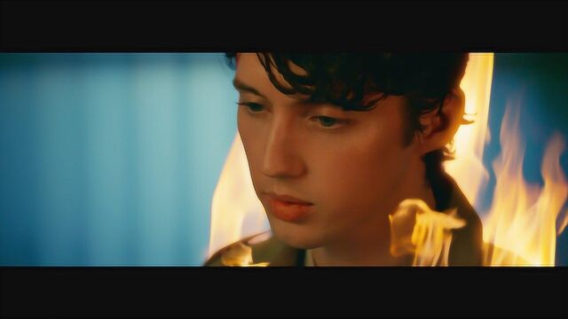 戳爷Troye Sivan新单《Easy》MV首播