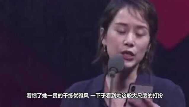 海清身着黑色深V裸背长裙,秀出锁骨优雅大气