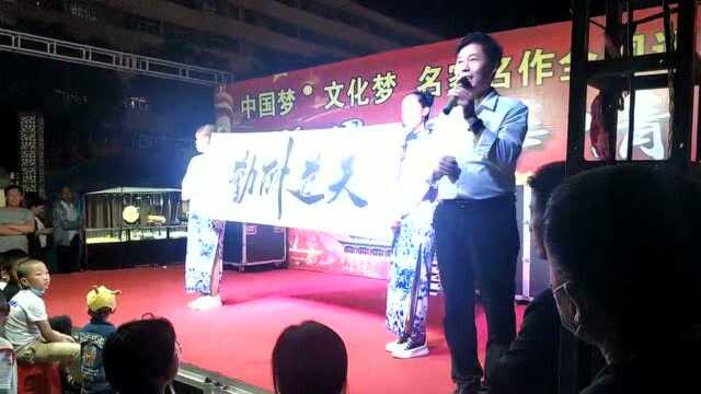 榆中县当街拍卖字画,文化氛围好浓郁啊