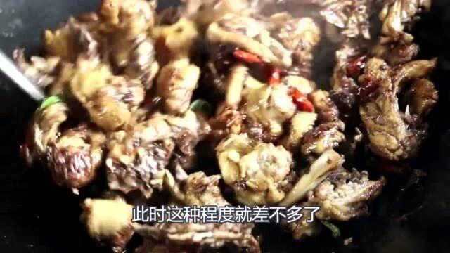 胖妹教你烹饪鸡骨架,看起来就很诱人,让人很有食欲啊