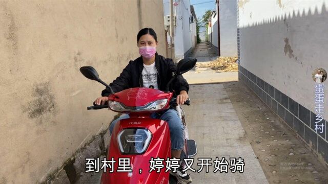 婷婷3500元喜提爱车,和蛋蛋俩人轮流试驾,高高兴兴赶大集