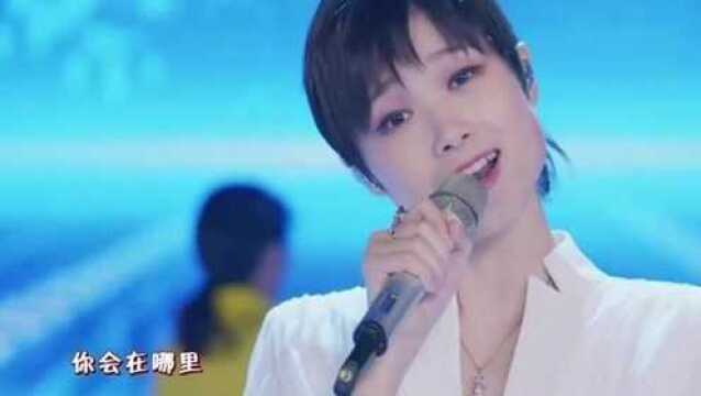 李宇春现场演唱《下个路口见》,节奏欢快朗朗上口,太好听了