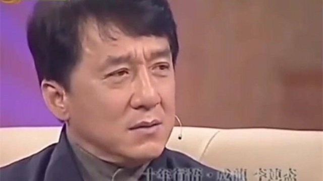 成龙谈亲儿子,恨铁不成钢,直言:真想给他一巴掌!