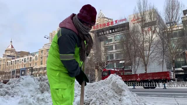 【组图】致敬守护者!冰城环卫工昼夜清雪忙不停