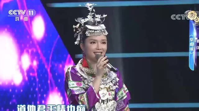 美女梁良演唱《梨花颂》,声情并茂,婉转动听