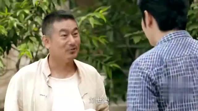 马向阳下乡记:刘二叔拿饭来给马向阳,马向阳虚心接受