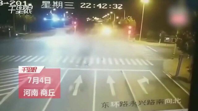 商丘一宝马被玛莎拉蒂追尾起火,车报废,致一人死亡