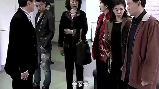 儿媳要打掉孩子且离婚,土豪公公没收儿子银行卡,交儿媳保管