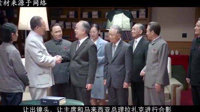 1976年周总理逝世,毛主席双手紧握悼念词,罕见失态,放声痛哭