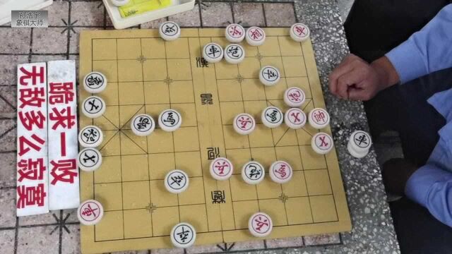 国家大师孙浩宇扫荡象棋路边摊,市冠军乔装打扮来砸招牌,真会玩