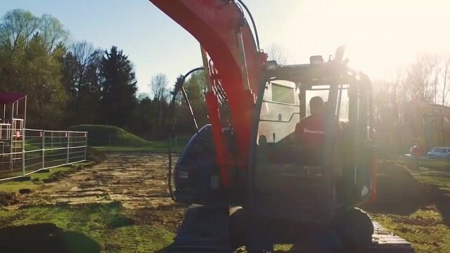 公路车山地车之外 还有一种BMX竞速小轮车 你体验过这种刺激吗?