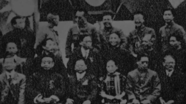 1926年,广州农民运动讲习所开学,毛主席向众人宣讲中国农民问题