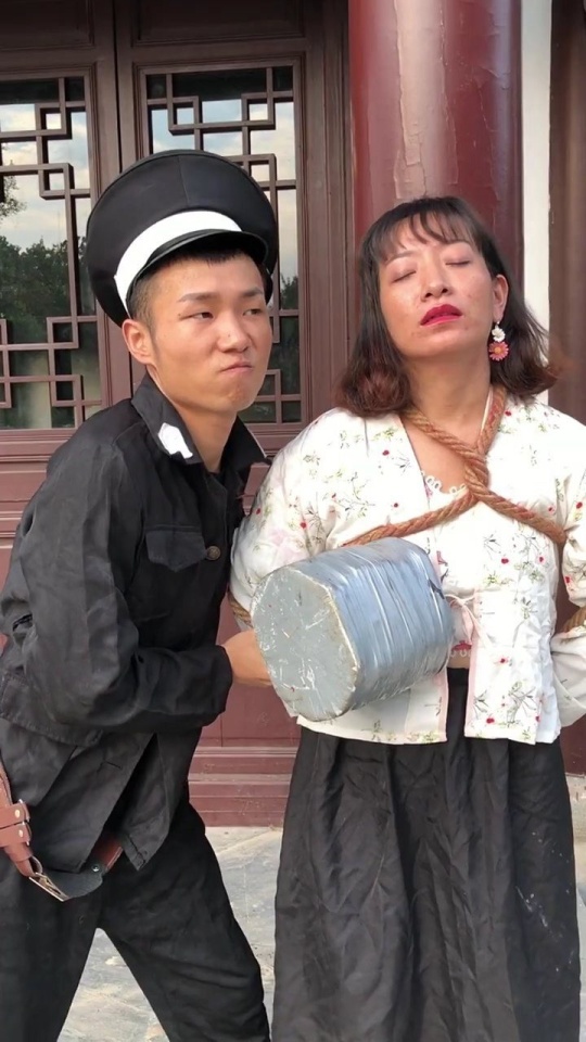 拍戏现场之打肚子，看着都疼