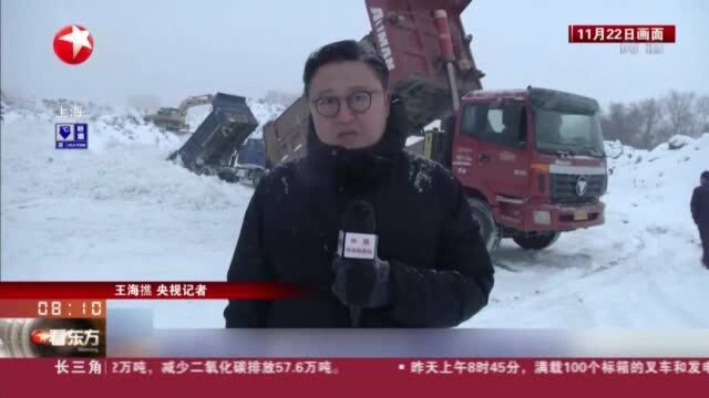 黑龙江佳木斯:暴雪来袭 当地加快清雪保障供电 启动应急预案 保障居民用电