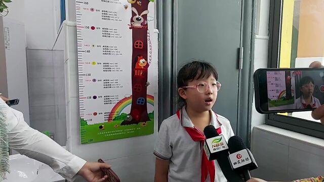 孩子们可以根据身高选课桌!预计2023年实现全市中小学课桌椅适配率达90%