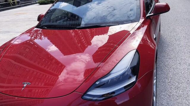 model3和#modely相对脆弱的地方,电池包前部冷却管,不当的撞击容易导致泄露#特斯拉特斯拉